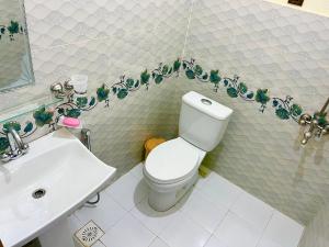 Koupelna v ubytování MANOKUR - E- BASA HOTEl
