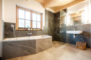 Koupelna v ubytování Troadkasten Chalet Unterkoller