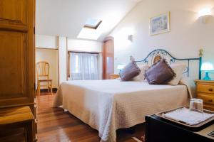 Ένα ή περισσότερα κρεβάτια σε δωμάτιο στο Hotel Alameda