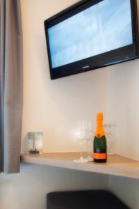 TV a/nebo společenská místnost v ubytování Hotel Bilderdijk