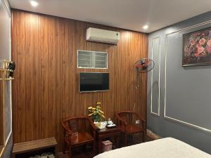 Μια τηλεόραση ή/και κέντρο ψυχαγωγίας στο Hương Quê - 7 Ngõ Ga, Phú Lương, Hà Đông - by Bay Hostel