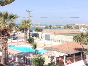 Bazén v ubytování Miranta Hotel - Apartments & Studios nebo v jeho okolí