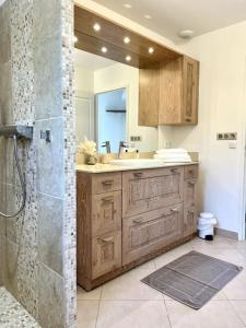 Η κουζίνα ή μικρή κουζίνα στο Maison proche des plages +26 φωτογραφίες