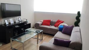 TV a/nebo společenská místnost v ubytování Hermoso departamento amoblado con piscina, area parrillas