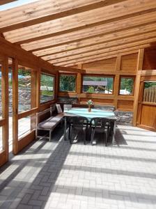 Balkón alebo terasa v ubytovaní Bungalov Jozef