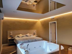 A bed or beds in a room at Motel Latino