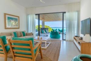 Μια τηλεόραση ή/και κέντρο ψυχαγωγίας στο Blue Nest Luxury Penthouse
