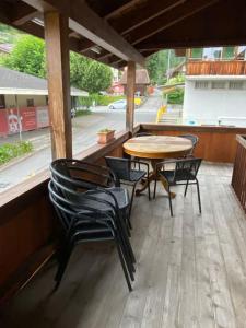 Balkón nebo terasa v ubytování Ferientraum direkt am Thunersee