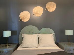 Ένα ή περισσότερα κρεβάτια σε δωμάτιο στο chambre à la campagne +16 φωτογραφίες