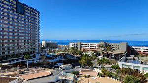a view of a city with buildings and the ocean at Perla del Paraiso in Playa Paraiso