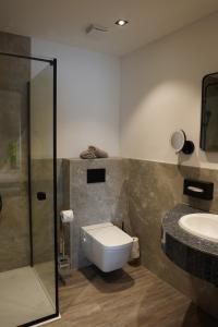 Koupelna v ubytování Hotel Heideparadies + 22 fotografií