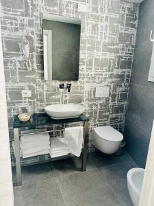 Koupelna v ubytování Hotel President