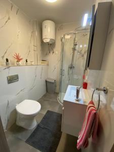 Ванная комната в R2 Double Room Msida, in share flat