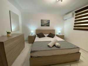 Кровать или кровати в номере R2 Double Room Msida, in share flat