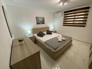 Кровать или кровати в номере R2 Double Room Msida, in share flat