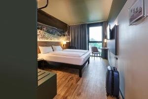 Postel nebo postele na pokoji v ubytování Ibis Styles Singen