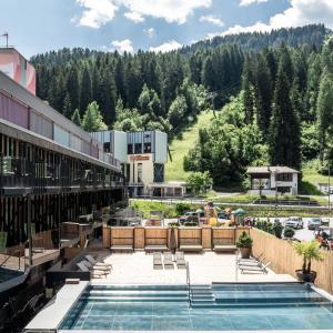 a resort with a swimming pool and a building at Ravelli Sporting in Mezzana