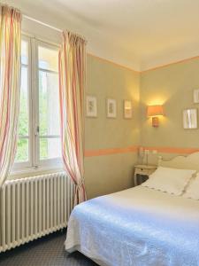 Postel nebo postele na pokoji v ubytování Le Relais Notre Dame