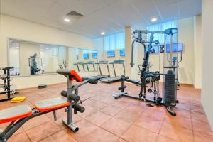 Fitness centrum a/nebo fitness zařízení v ubytování Apart Hotel Golden Line
