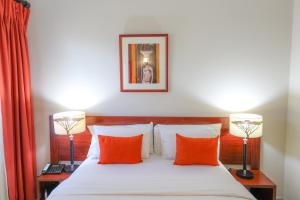 Postel nebo postele na pokoji v ubytování Cresta Botsalo Hotel