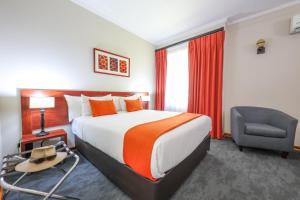 Postel nebo postele na pokoji v ubytování Cresta Botsalo Hotel