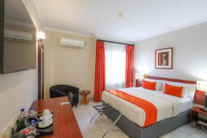 Postel nebo postele na pokoji v ubytování Cresta Botsalo Hotel