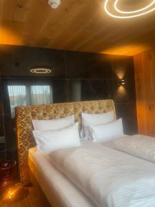 Postel nebo postele na pokoji v ubytování Hotel Fohlenhof