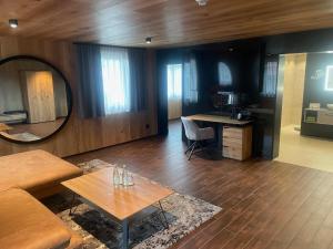 TV a/nebo společenská místnost v ubytování Hotel Fohlenhof