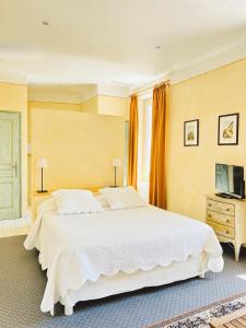 Postel nebo postele na pokoji v ubytování Le Relais Notre Dame