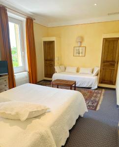 Postel nebo postele na pokoji v ubytování Le Relais Notre Dame