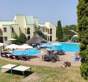 The swimming pool at or close to Helena Stúdió Apartman