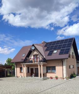 a house with solar panels on the roof at Pokój gościnny w Twardorzeczce in Plebańska