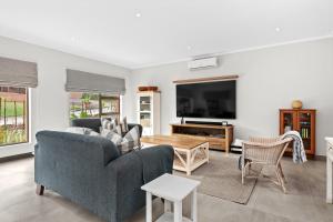 TV a/nebo společenská místnost v ubytování San Lameer Villa 14208- 4 Bedroom Premier - 8 pax - San Lameer Rentals Agency