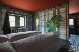 Giường trong phòng chung tại Post Hotel Löwe Mulegns