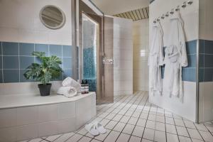 Ένα μπάνιο στο Carlton Oasis Hotel