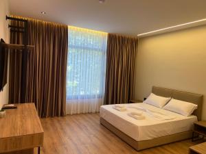 Postel nebo postele na pokoji v ubytování Andi Downtown Deluxe Rooms