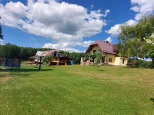 Vonkajšia záhrada v ubytovaní Agroturystyka Żubrówka