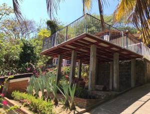 Zahrada ubytování Villa La Giralda - Lakefront - Pool - Relaxation Haven