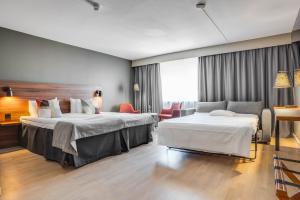 Postel nebo postele na pokoji v ubytování Quality Hotel Grand Kristianstad