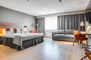Postel nebo postele na pokoji v ubytování Quality Hotel Grand Kristianstad