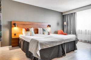 Postel nebo postele na pokoji v ubytování Quality Hotel Grand Kristianstad