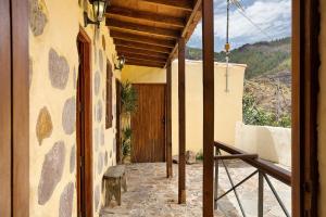 Balkón nebo terasa v ubytování House Sleeps6-Parking-Garden-Pool in summer-Pet