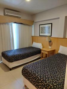 Cama ou camas em um quarto em Urbana Suites