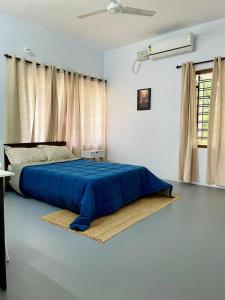 Ένα ή περισσότερα κρεβάτια σε δωμάτιο στο Casa Grey Trivandrum