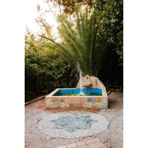 A garden outside Italian Experience-Villa Millefiori