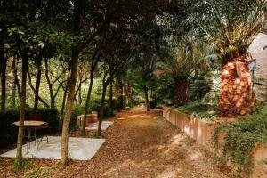 A garden outside Italian Experience-Villa Millefiori