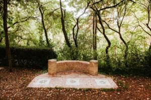 A garden outside Italian Experience-Villa Millefiori