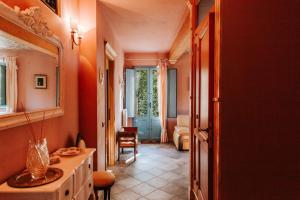 A bathroom at Italian Experience-Villa Millefiori