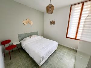 Postel nebo postele na pokoji v ubytování Appartements Confortables - Gare à 5 min pied - 20min de la plage - Terrasse