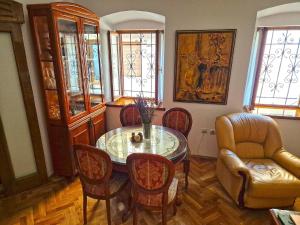 a living room with a glass table and chairs at Ferienhaus für 4 Personen ca 75 qm in Pula, Istrien Istrische Riviera in Pula